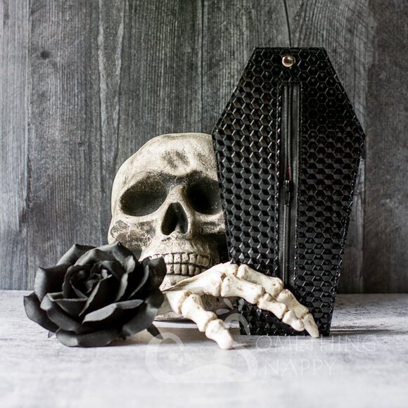 Something Snappy Love Me Dead Large Black Hex Vinyl Coffin Wallet - Picture 2 of 2
